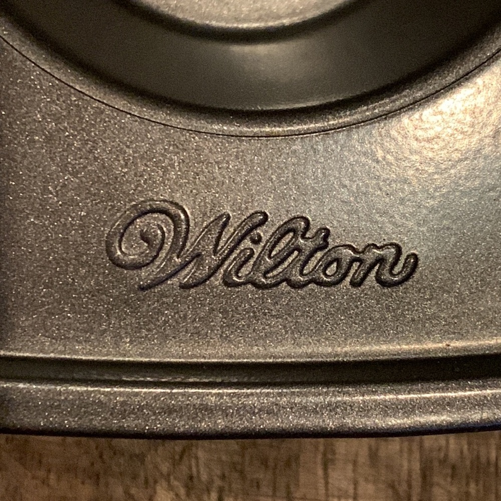 Wilton Nonstick Bakeware Set - Picture 2 of 6